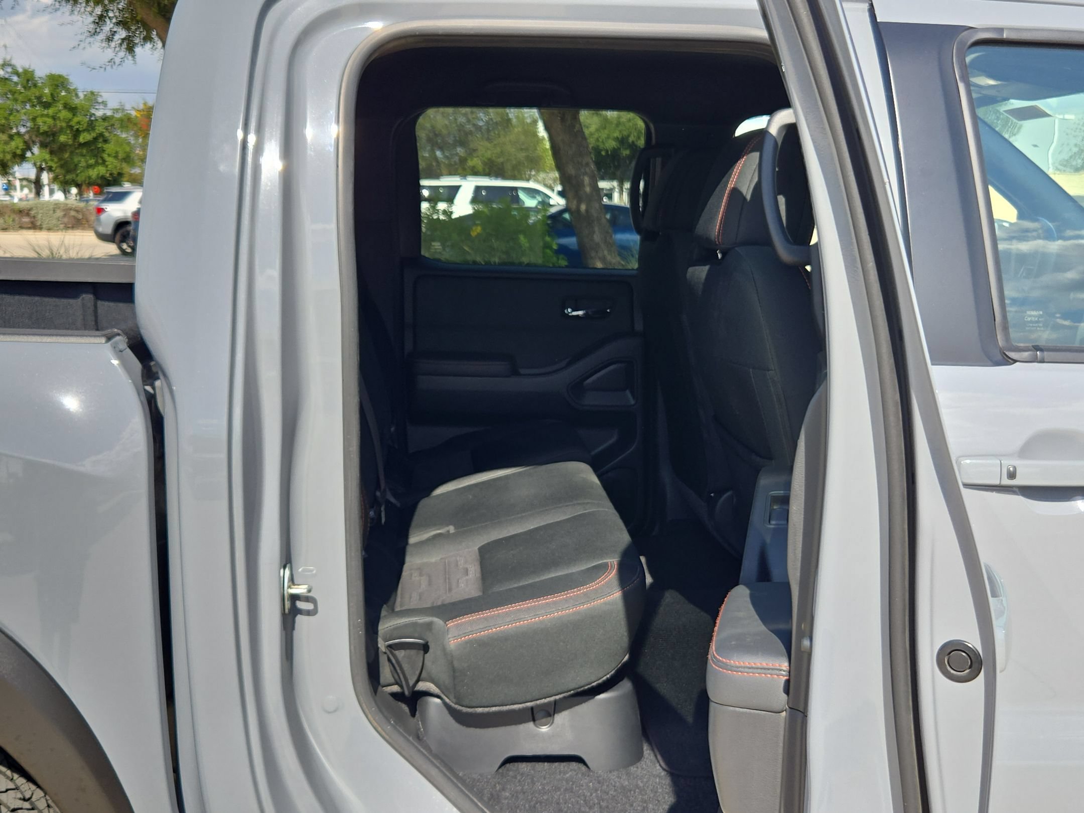 Used 2024 Nissan Frontier Pro-X RWD image 24