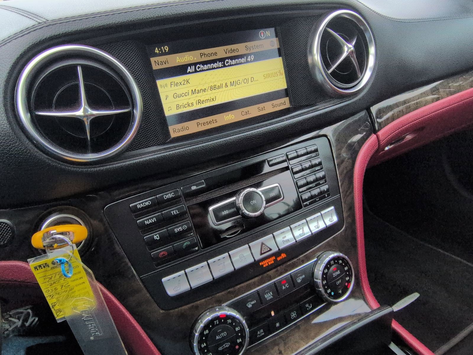 Used 2013 Mercedes-Benz SL 550 image 31