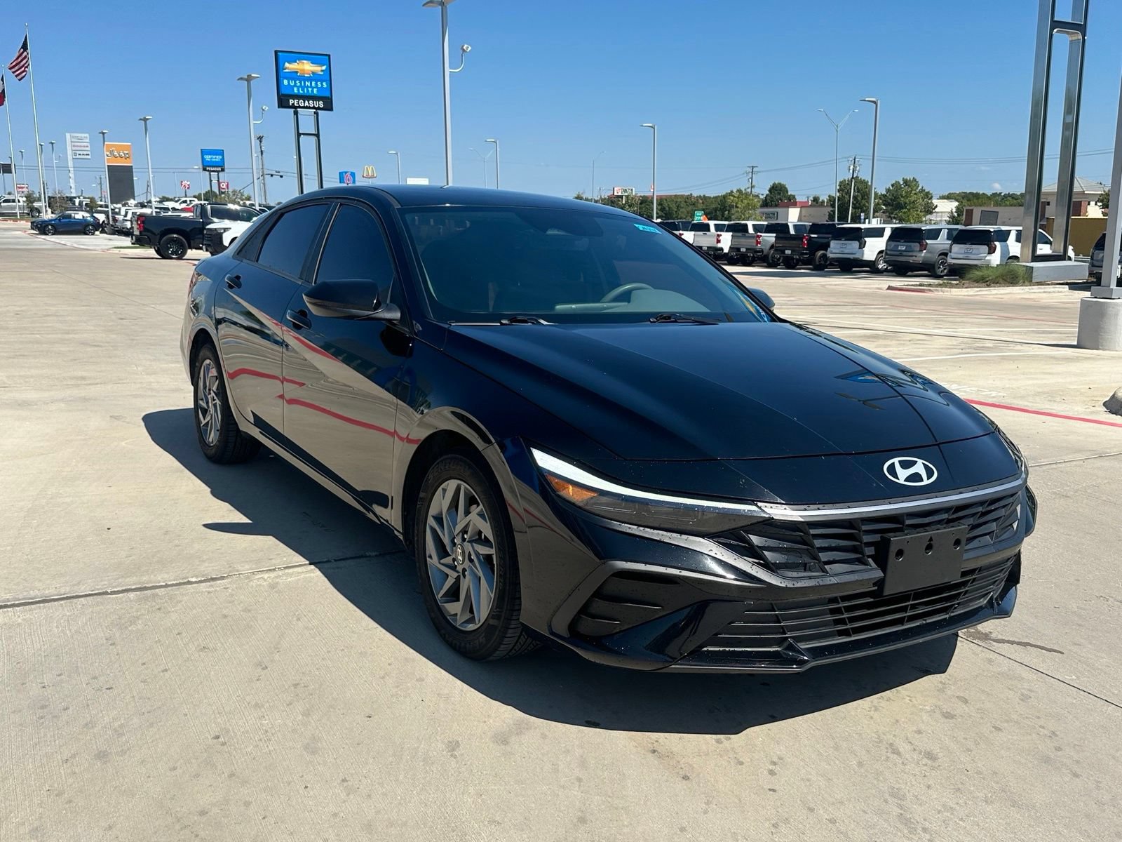 Used 2024 Hyundai Elantra SEL FWD image 7