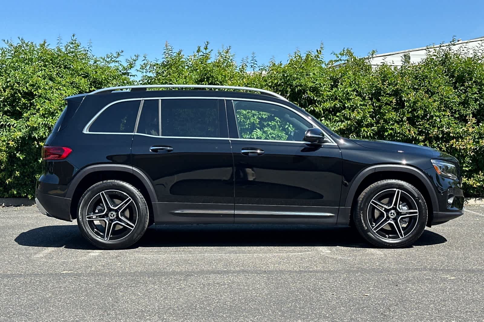 New 2026 Mercedes-Benz GLB 250 image 2