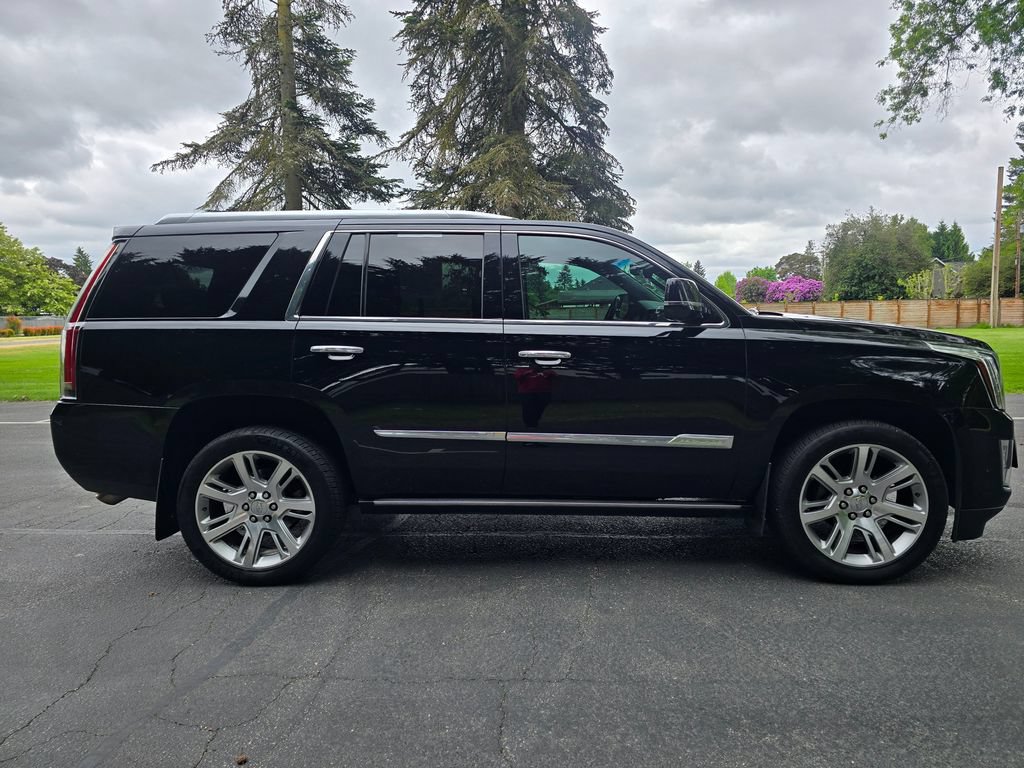 Used 2017 Cadillac Escalade Premium Luxury AWD/4WD image 7