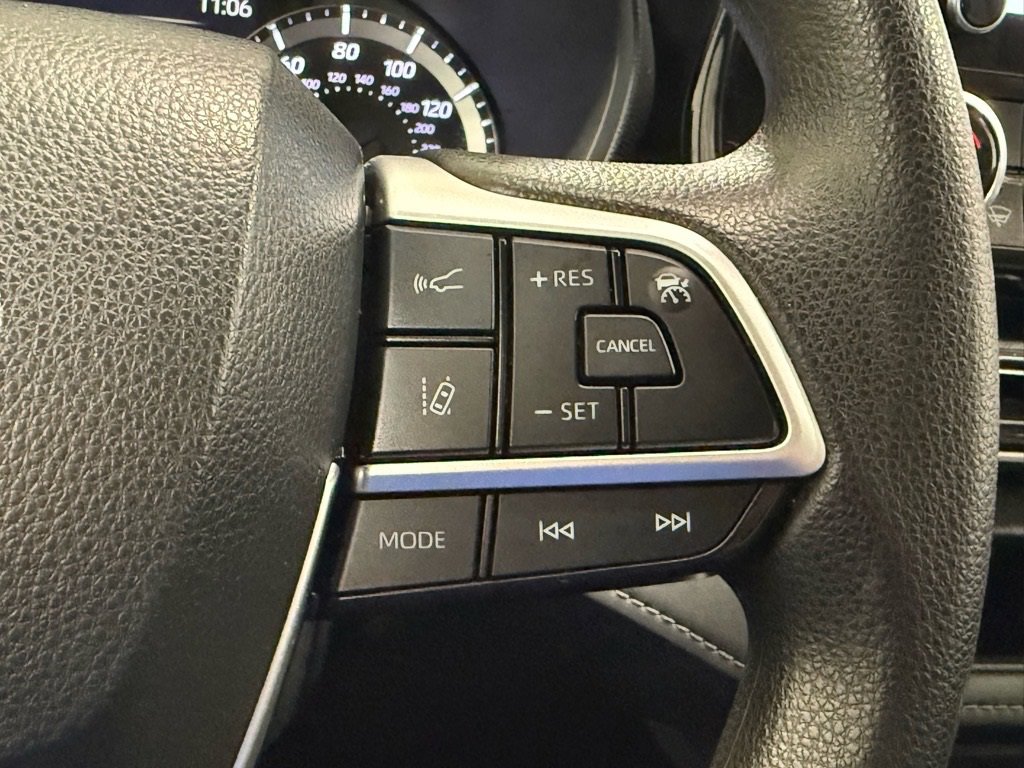 Used 2023 Toyota Highlander L image 24