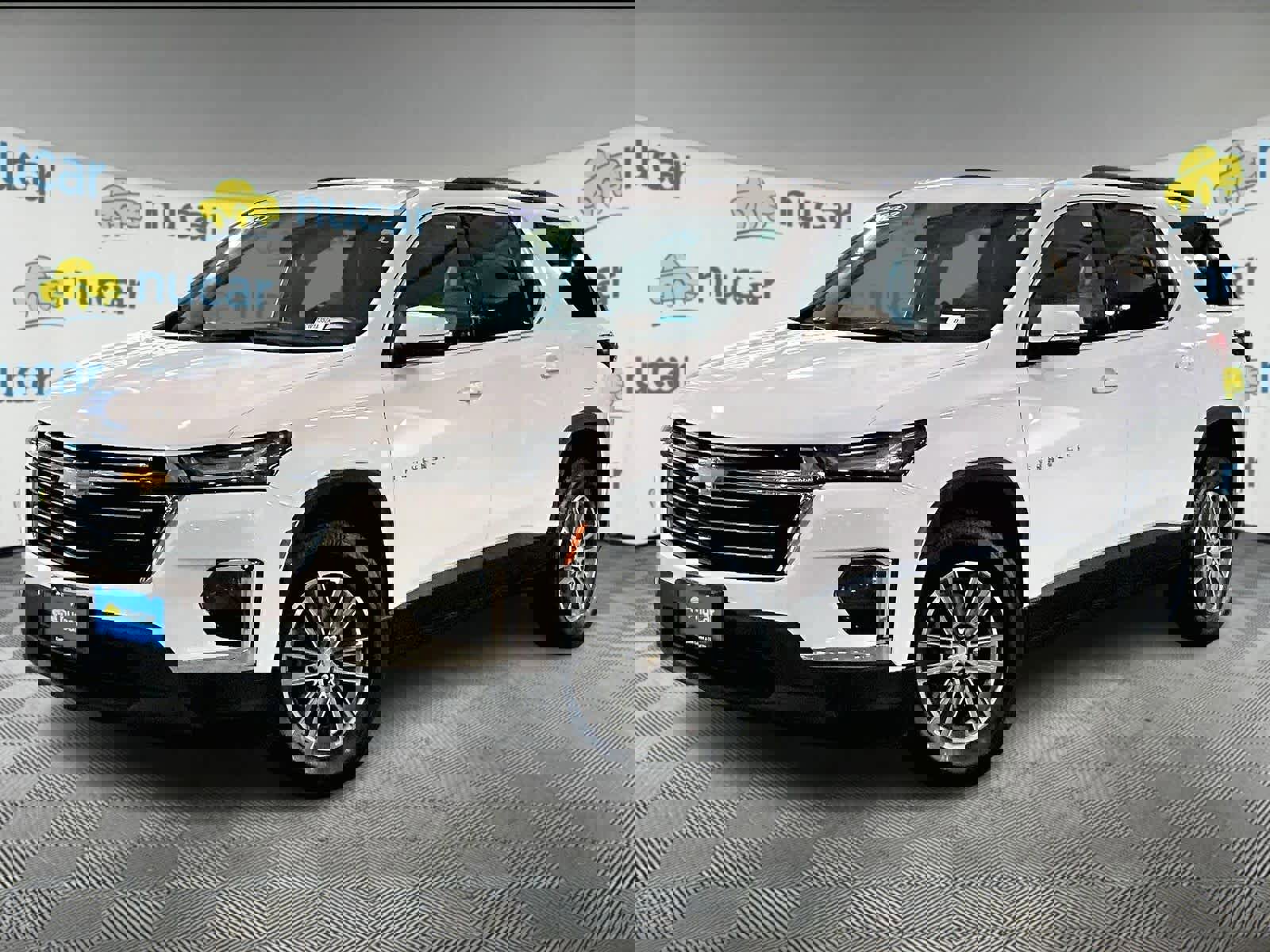 Used 2023 Chevrolet Traverse LT image 3