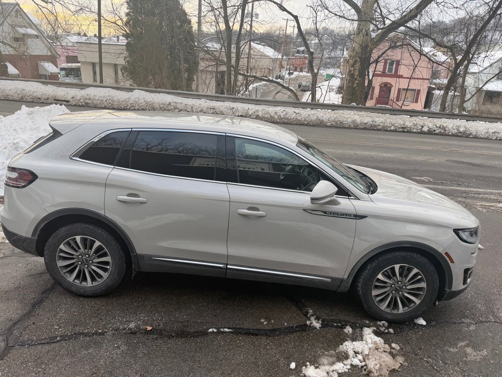 Used 2019 Lincoln Nautilus Select image 3