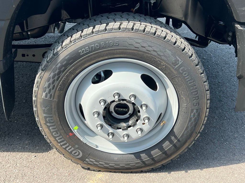 New 2025 Ford F550 4x4 Regular Cab Super Duty w/ XL Chrome Package image 10