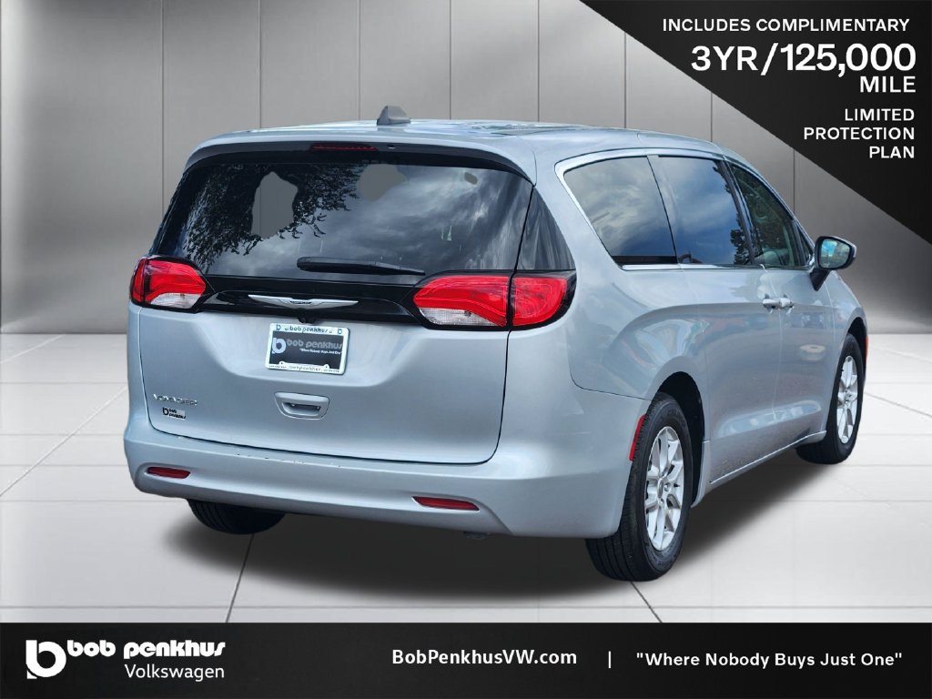 Used 2023 Chrysler Voyager LX FWD image 25