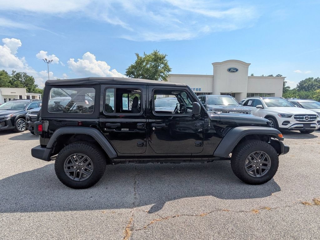 Used 2022 Jeep Wrangler Unlimited Sport AWD/4WD image 2