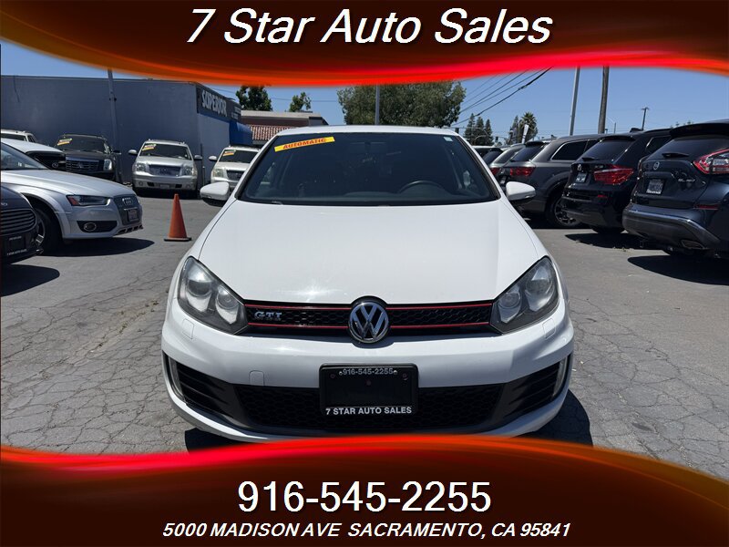 Used 2011 Volkswagen Golf 2-Door FWD image 2
