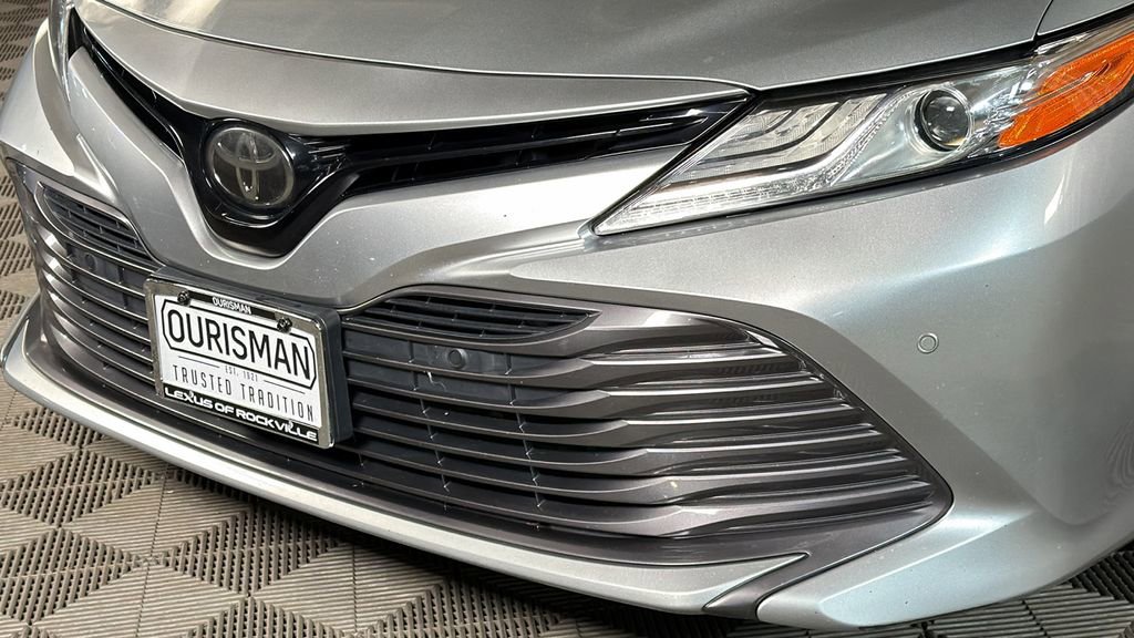 Used 2018 Toyota Camry XLE image 3