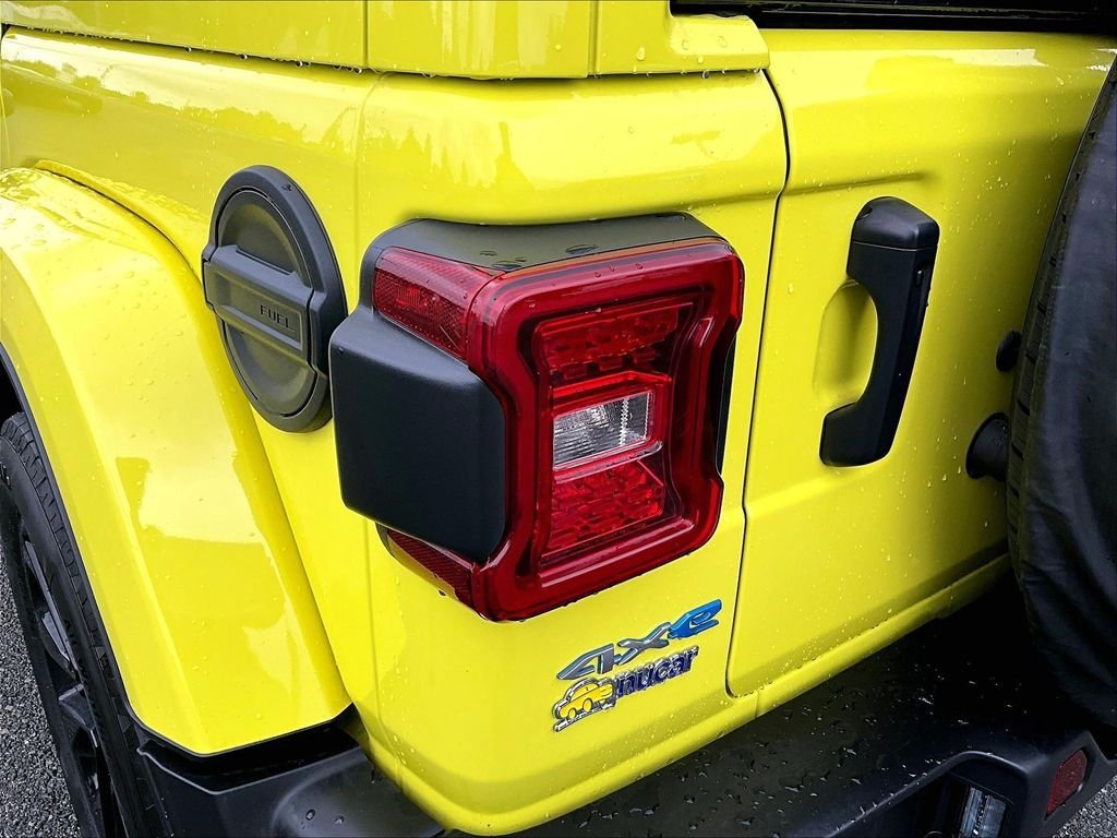 Used 2024 Jeep Wrangler Unlimited Sahara w/ Technology Group AWD/4WD image 34