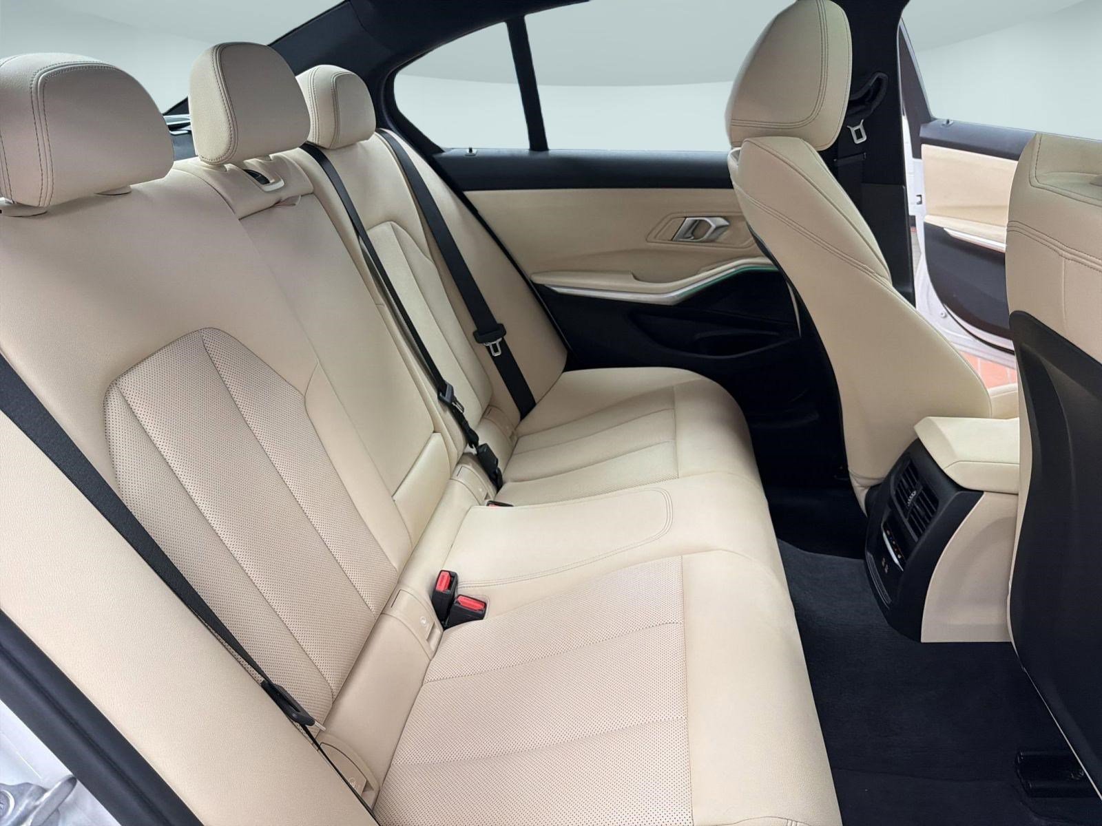 Certified 2025 BMW 330i xDrive Sedan AWD/4WD image 29
