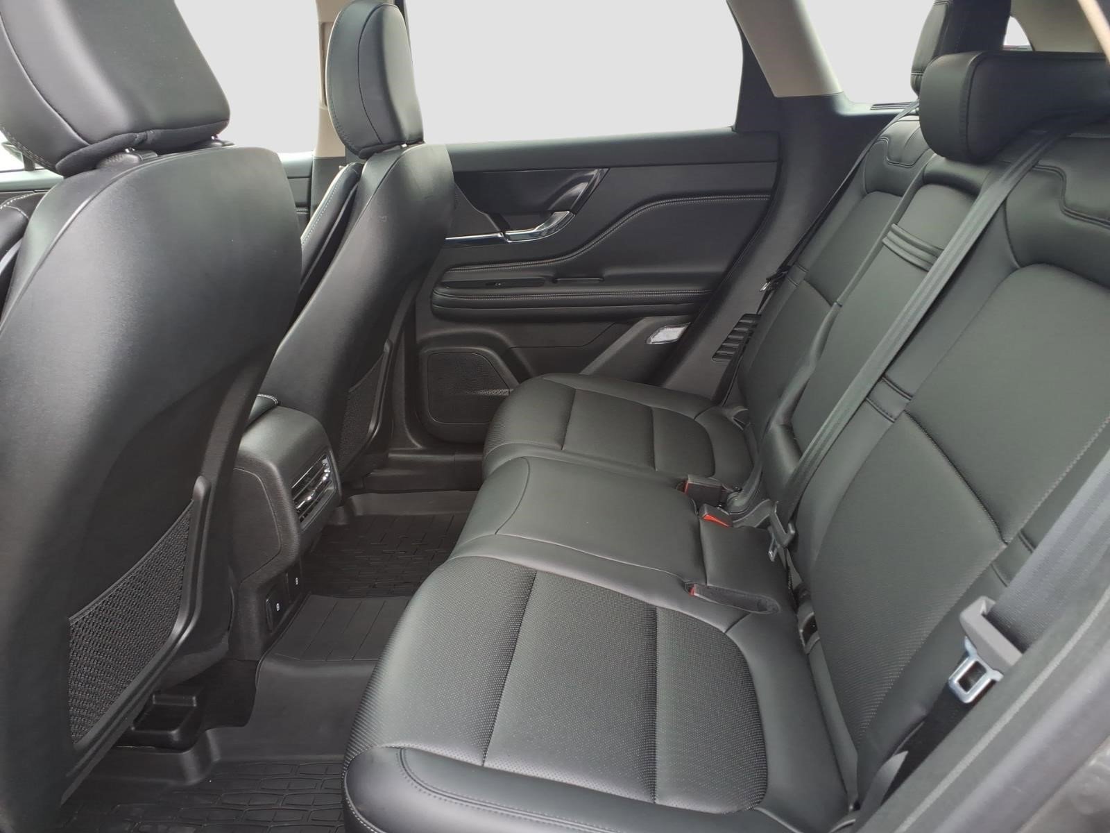 Used 2025 Lincoln Corsair AWD w/ Equipment Group 101A image 18