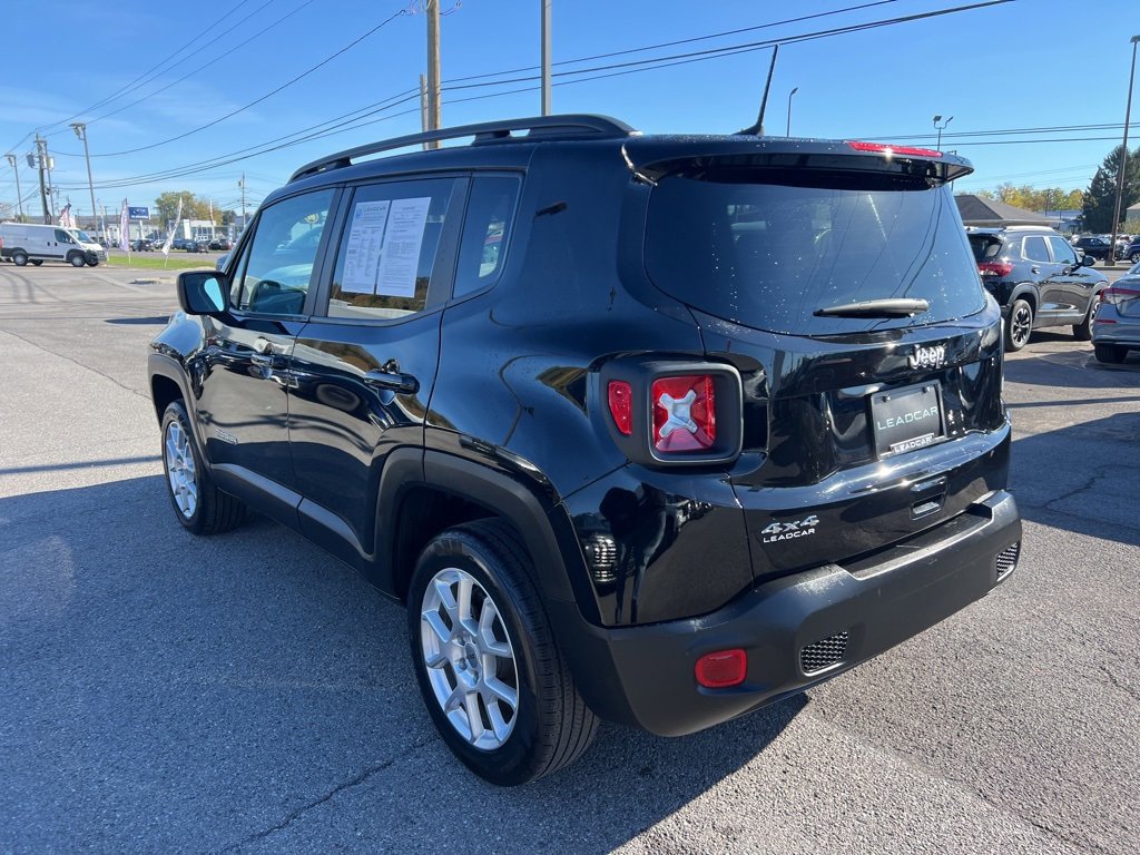 Used 2023 Jeep Renegade Latitude w/ Premium Group image 3