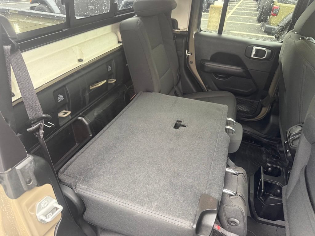 Certified 2020 Jeep Gladiator Overland AWD/4WD image 62