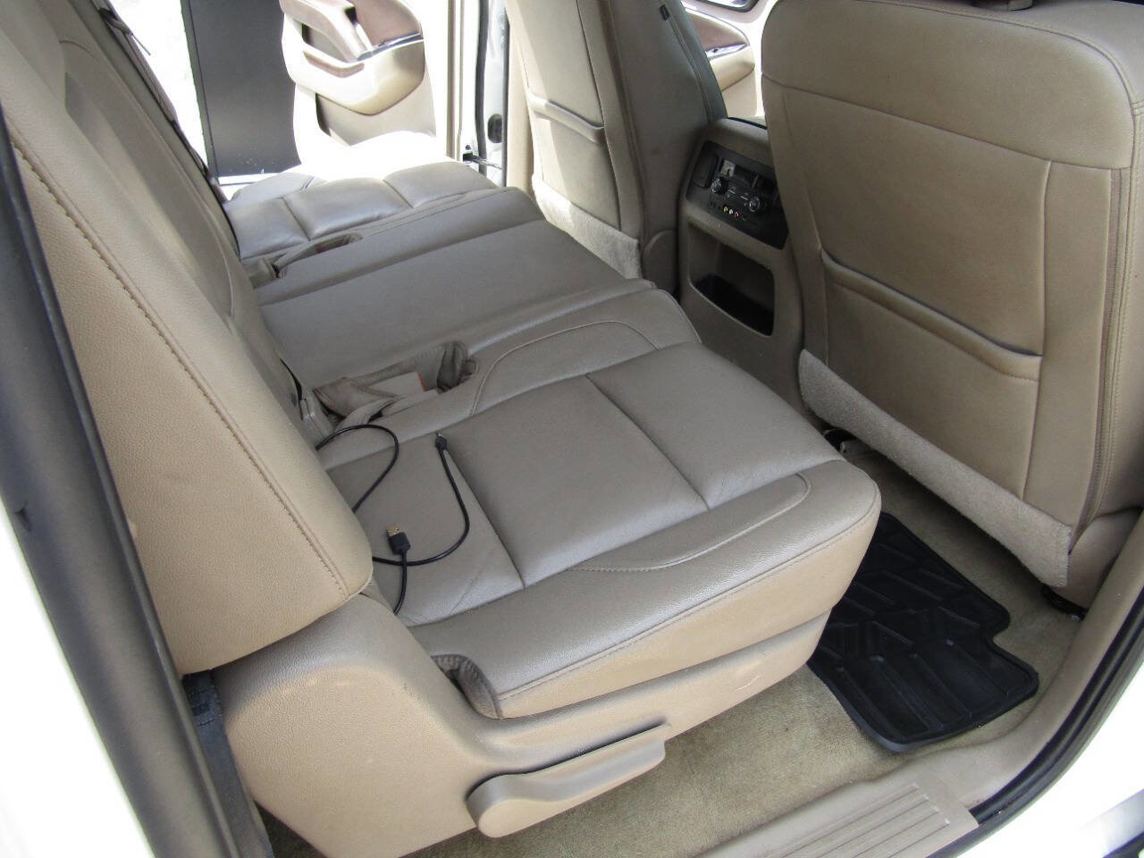 Used 2016 Chevrolet Suburban LT image 11