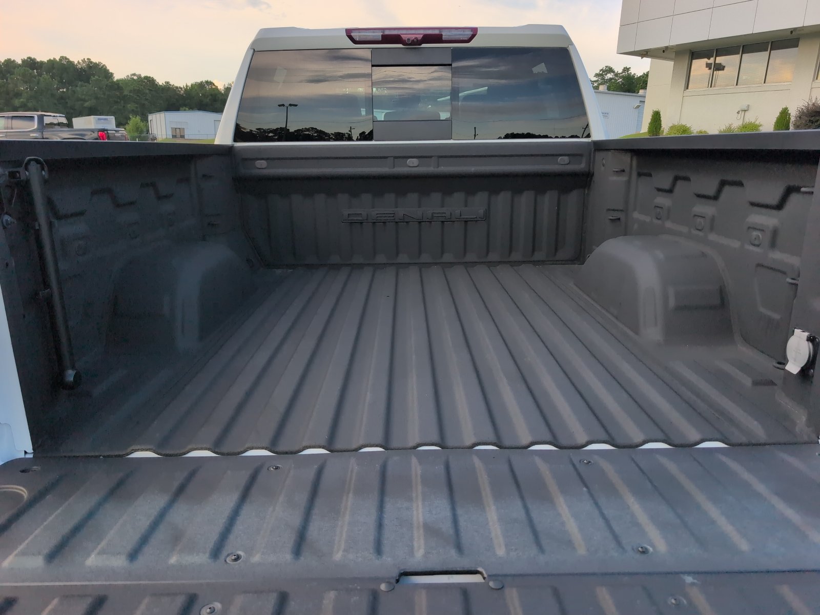 Used 2023 GMC Sierra 1500 Denali w/ Denali Reserve Package AWD/4WD image 7