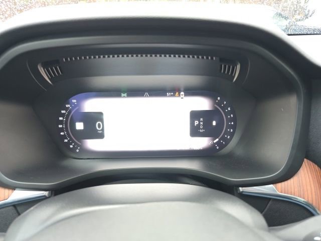 Certified 2023 Volvo XC60 B5 Plus w/ Climate Package image 32