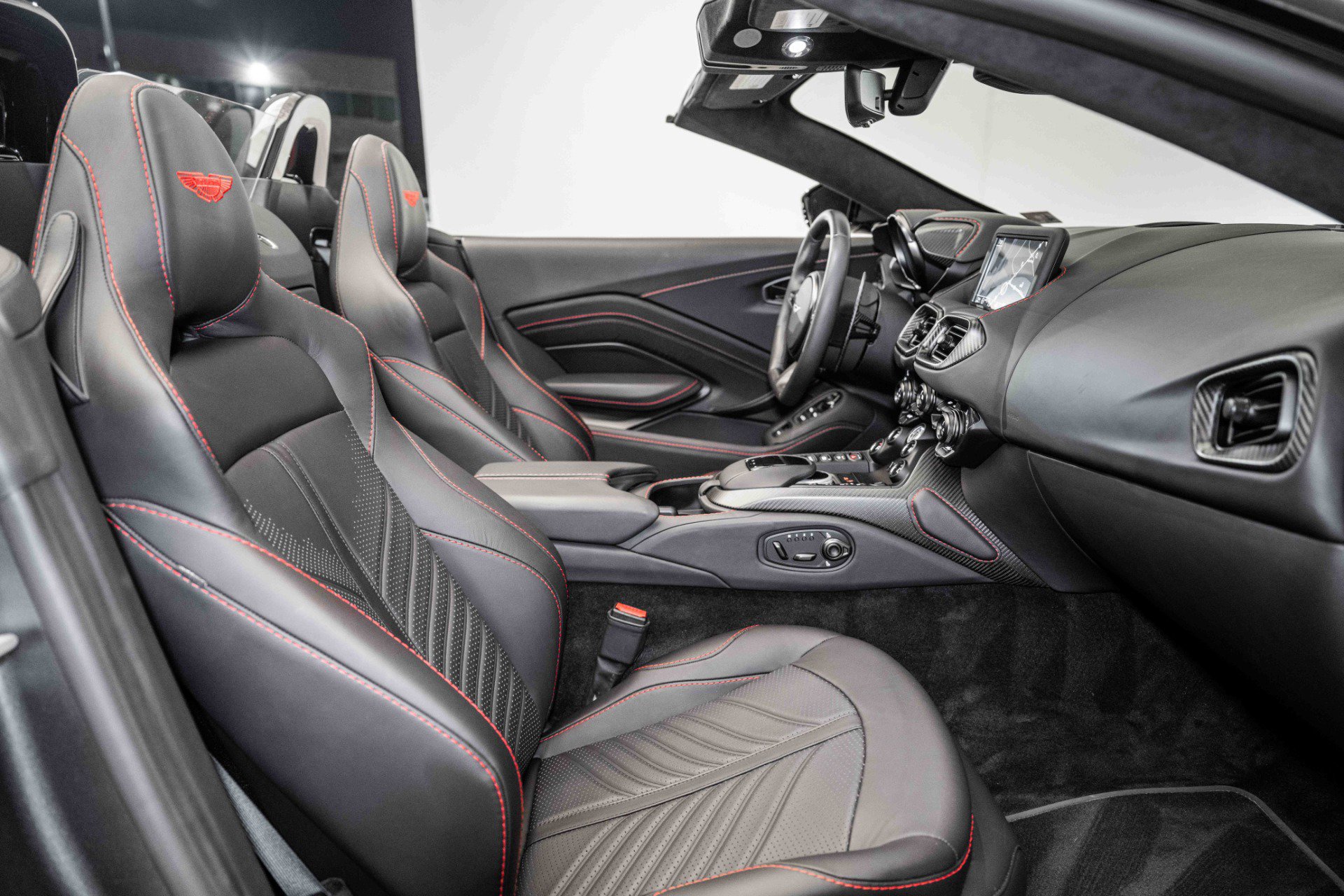 Used 2023 Aston Martin V12 Vantage Roadster image 14