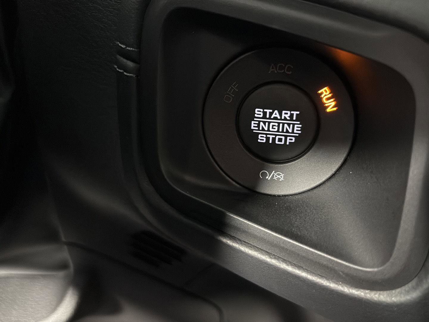 Used 2025 Jeep Gladiator Sport image 25