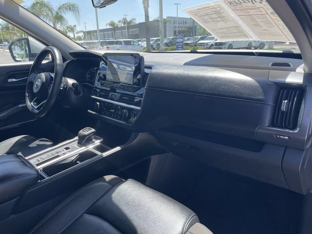 Used 2025 Nissan Pathfinder SL FWD image 29