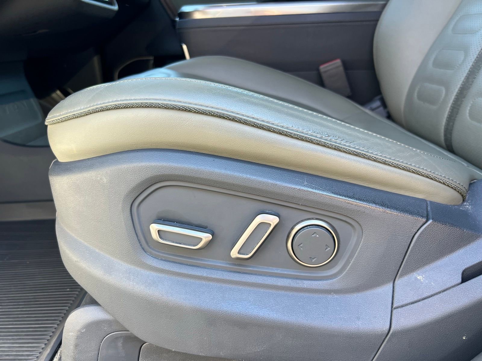 Used 2022 Rivian R1T Launch Edition image 25