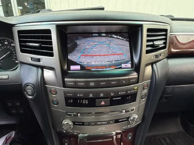 Used 2013 Lexus LX 570 4WD w/ Luxury Pkg image 19