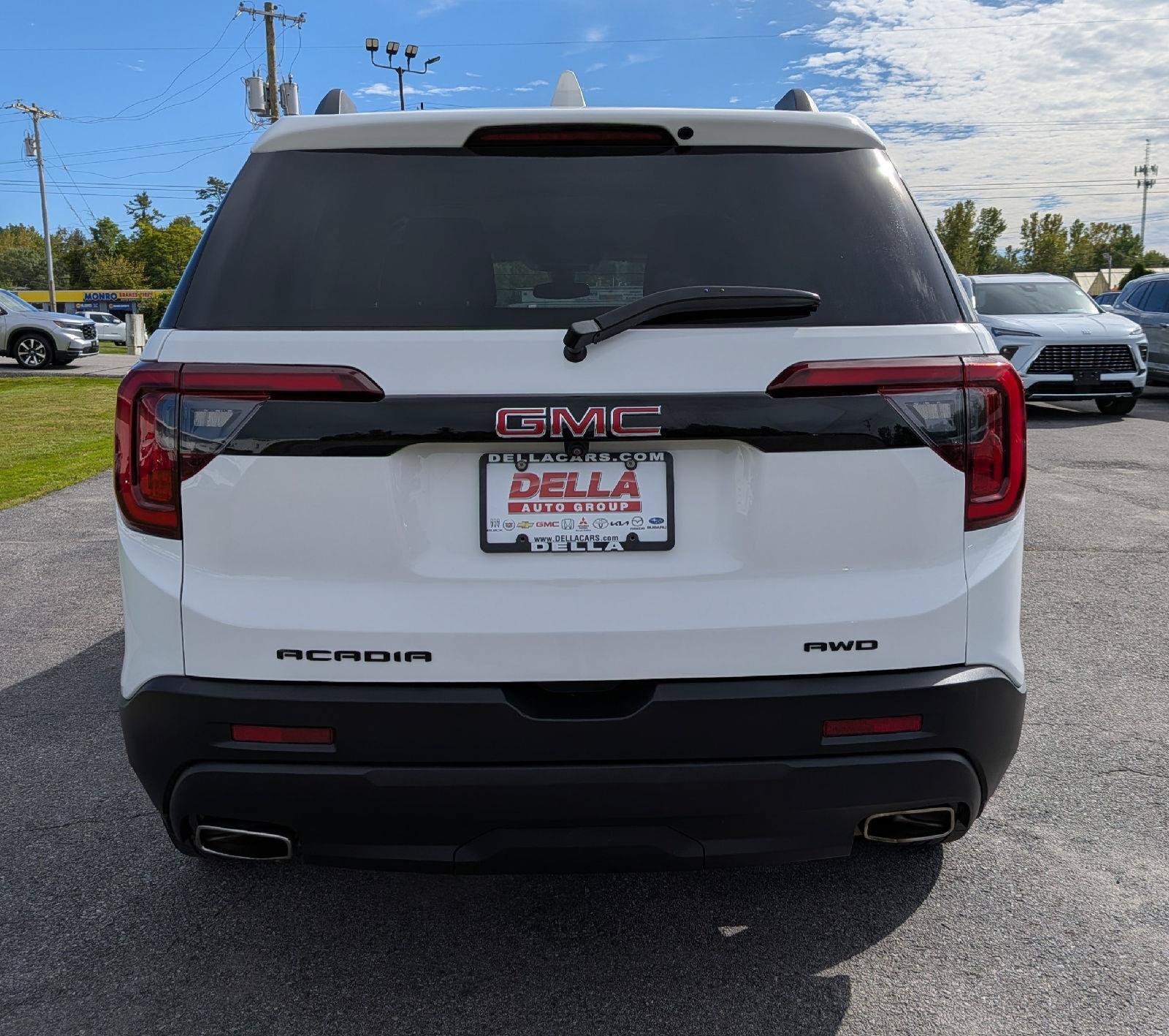 Certified 2023 GMC Acadia SLE w/ Driver Convenience Package AWD/4WD image 9