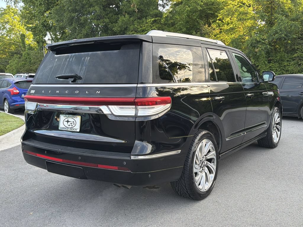 Used 2024 Lincoln Navigator Reserve AWD/4WD image 3