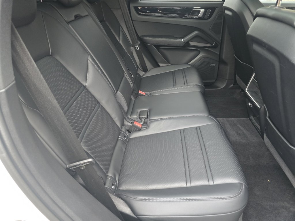 Certified 2023 Porsche Cayenne image 33