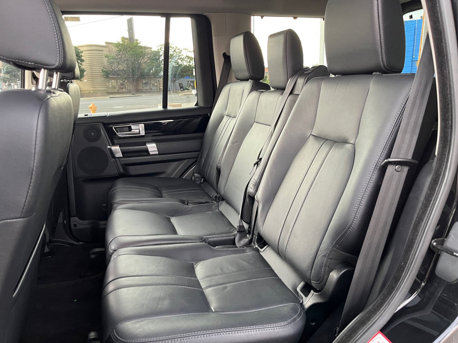 Used 2015 Land Rover LR4 HSE AWD/4WD image 17