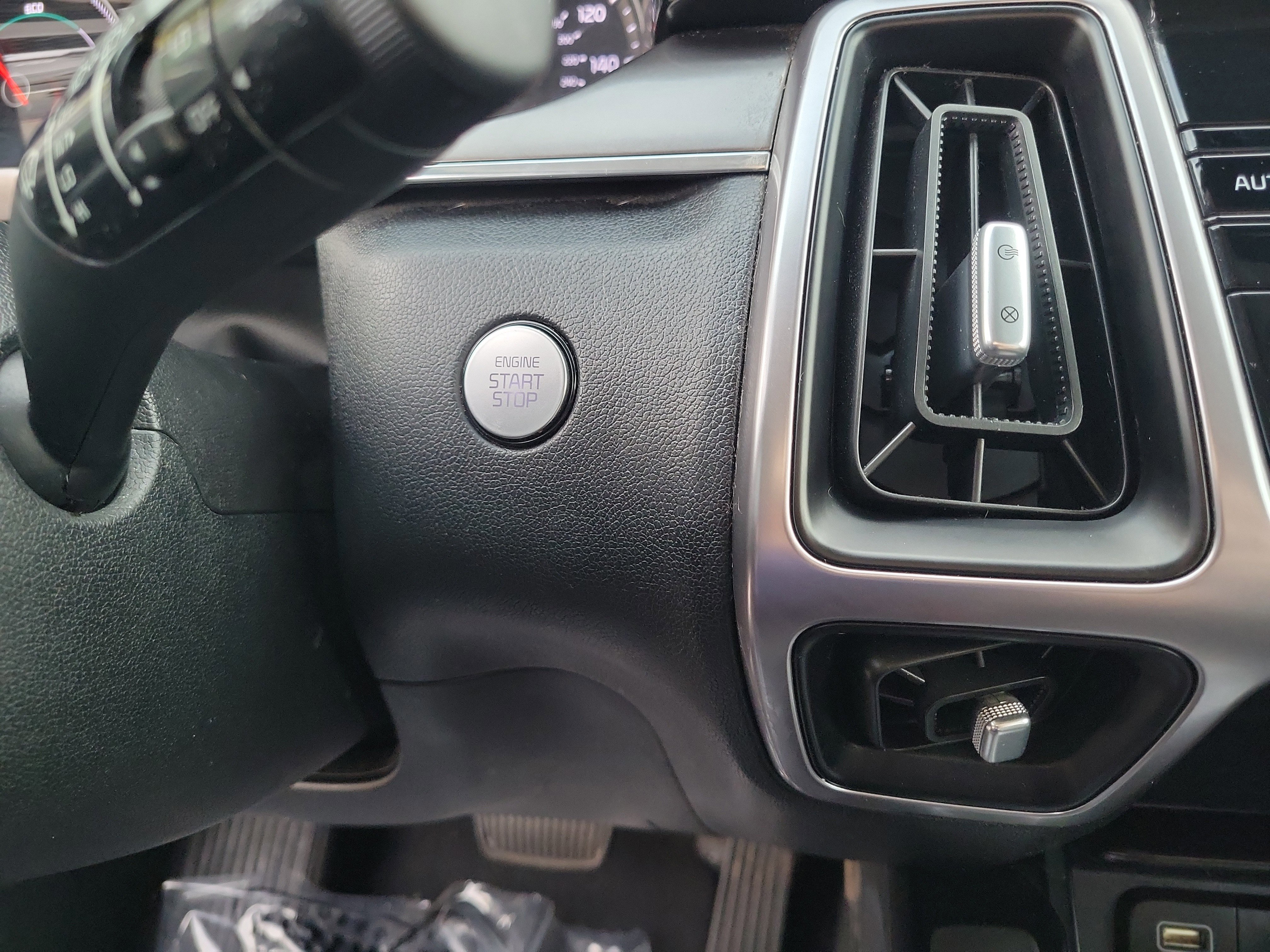 Used 2022 Kia Sorento S FWD image 19