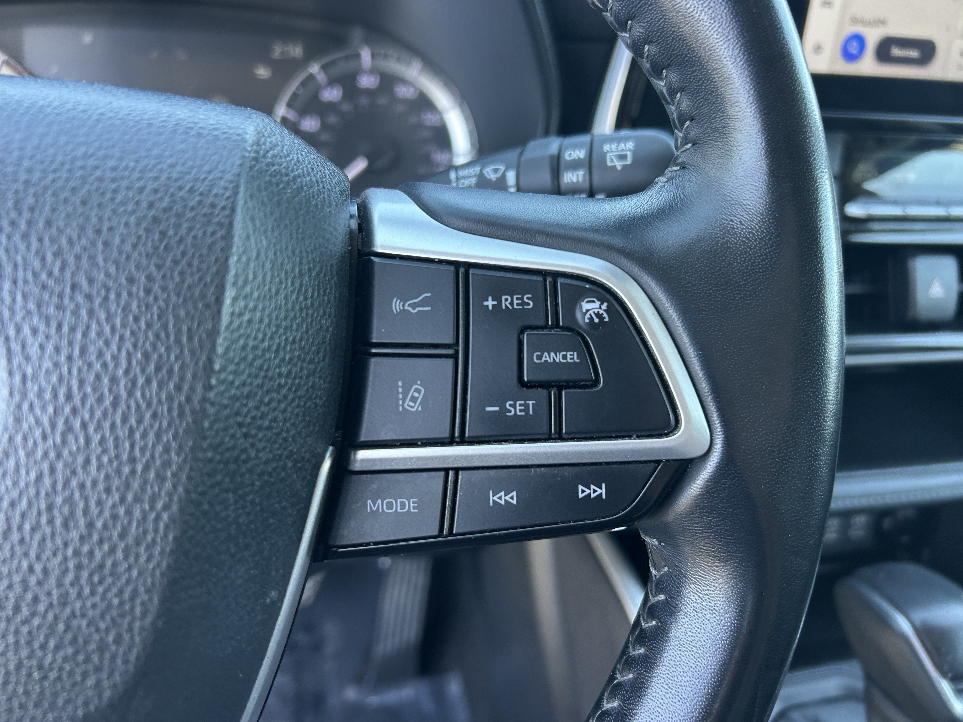 Certified 2023 Toyota Highlander LE FWD image 29
