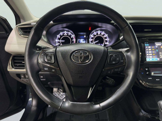 Used 2018 Toyota Avalon Limited image 14