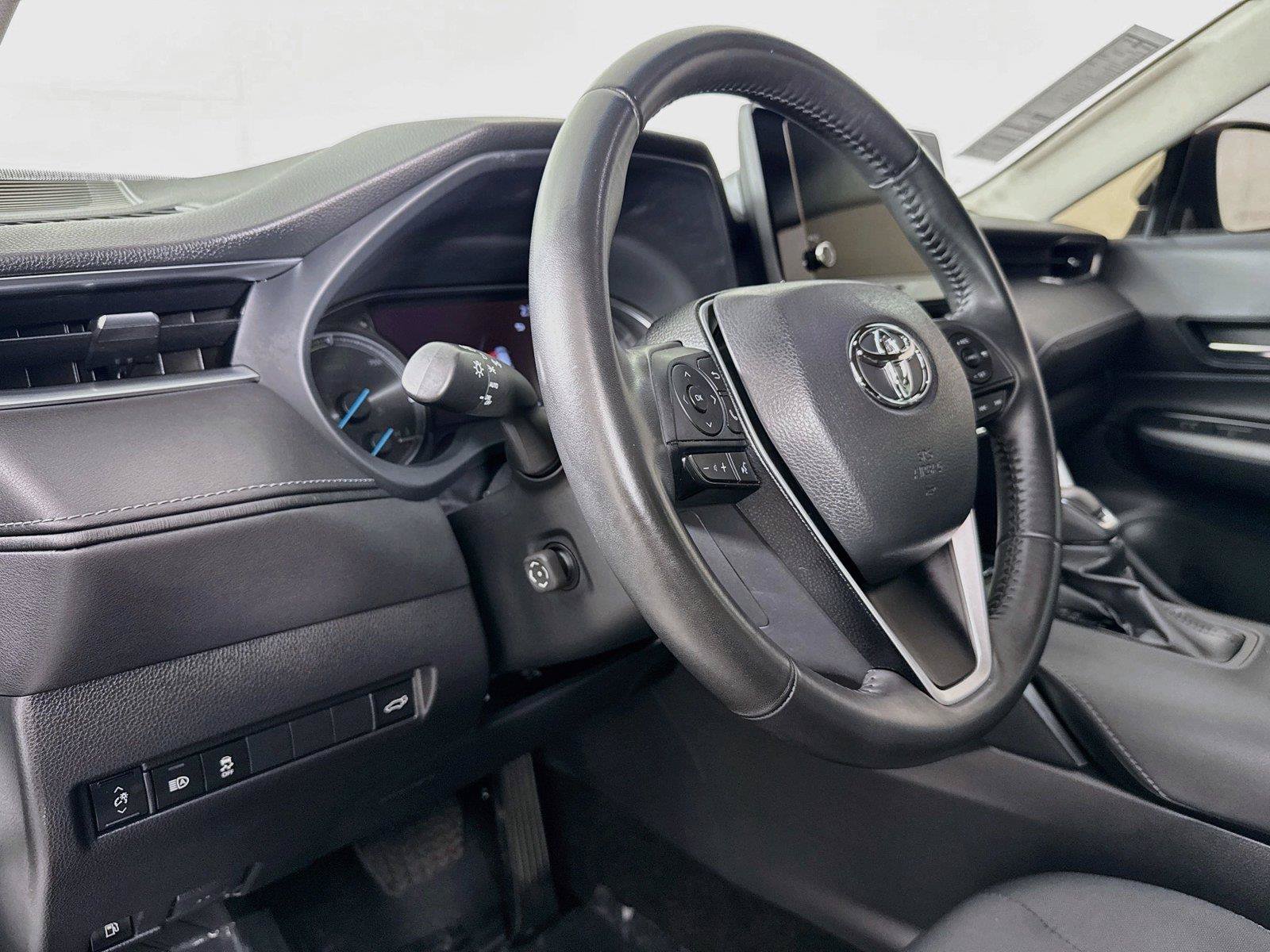 Certified 2023 Toyota Venza LE AWD/4WD image 4