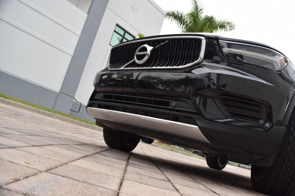 Used 2020 Volvo XC40 T5 Momentum w/ Protection Package Premier image 12