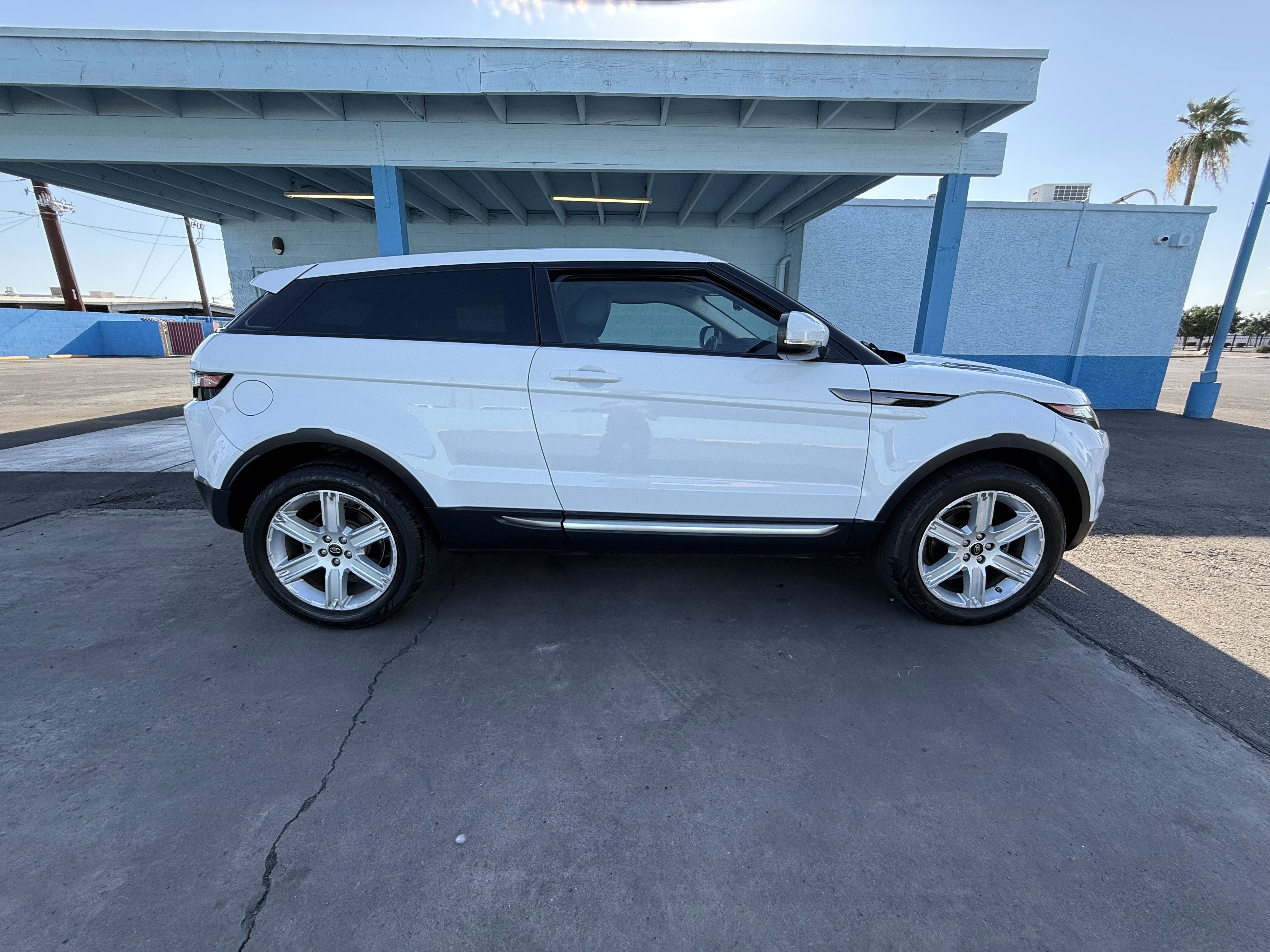 Used 2013 Land Rover Range Rover Evoque Pure Plus w/ Climate Comfort Pkg image 2