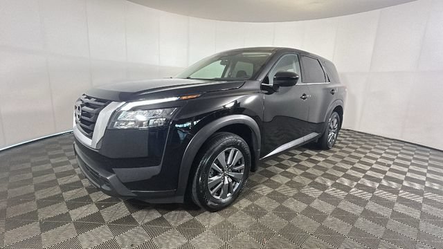 Used 2025 Nissan Pathfinder S AWD/4WD image 7