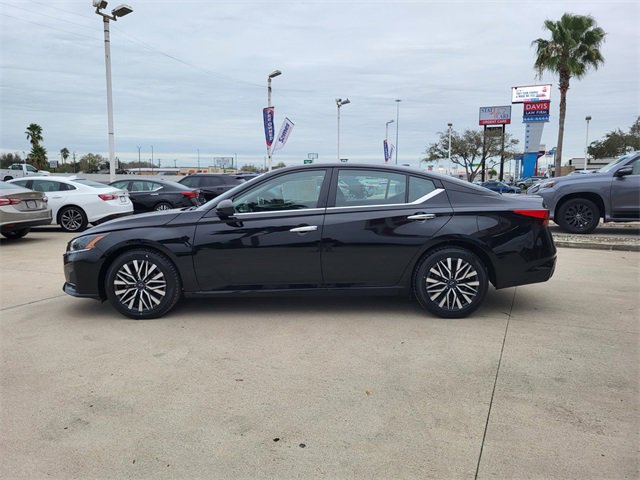 Used 2024 Nissan Altima 2.5 SV image 2
