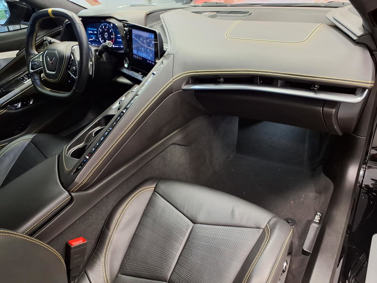 Used 2021 Chevrolet Corvette Stingray Premium Cpe w/ Z51 Performance Package RWD image 9