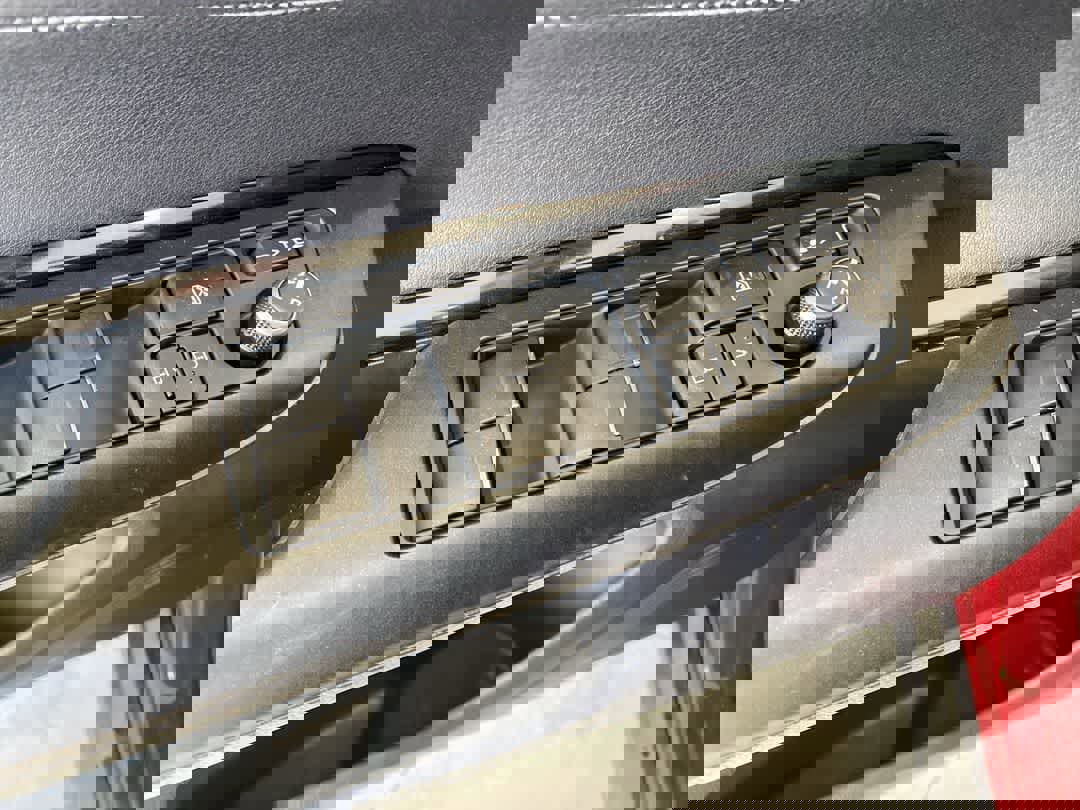 Used 2023 Toyota Venza LE image 13