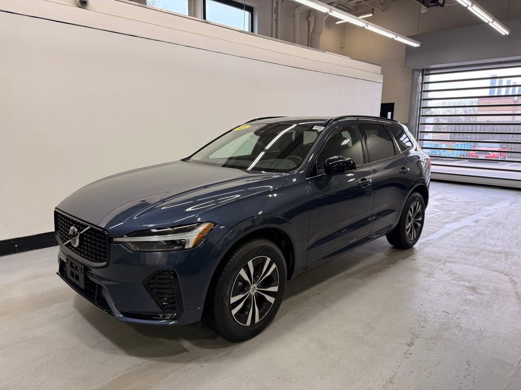Used 2025 Volvo XC60 B5 Core w/ Climate Package image 30