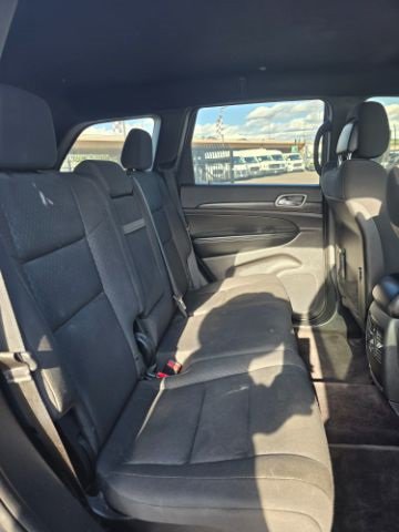 Used 2018 Jeep Grand Cherokee Laredo AWD/4WD image 46