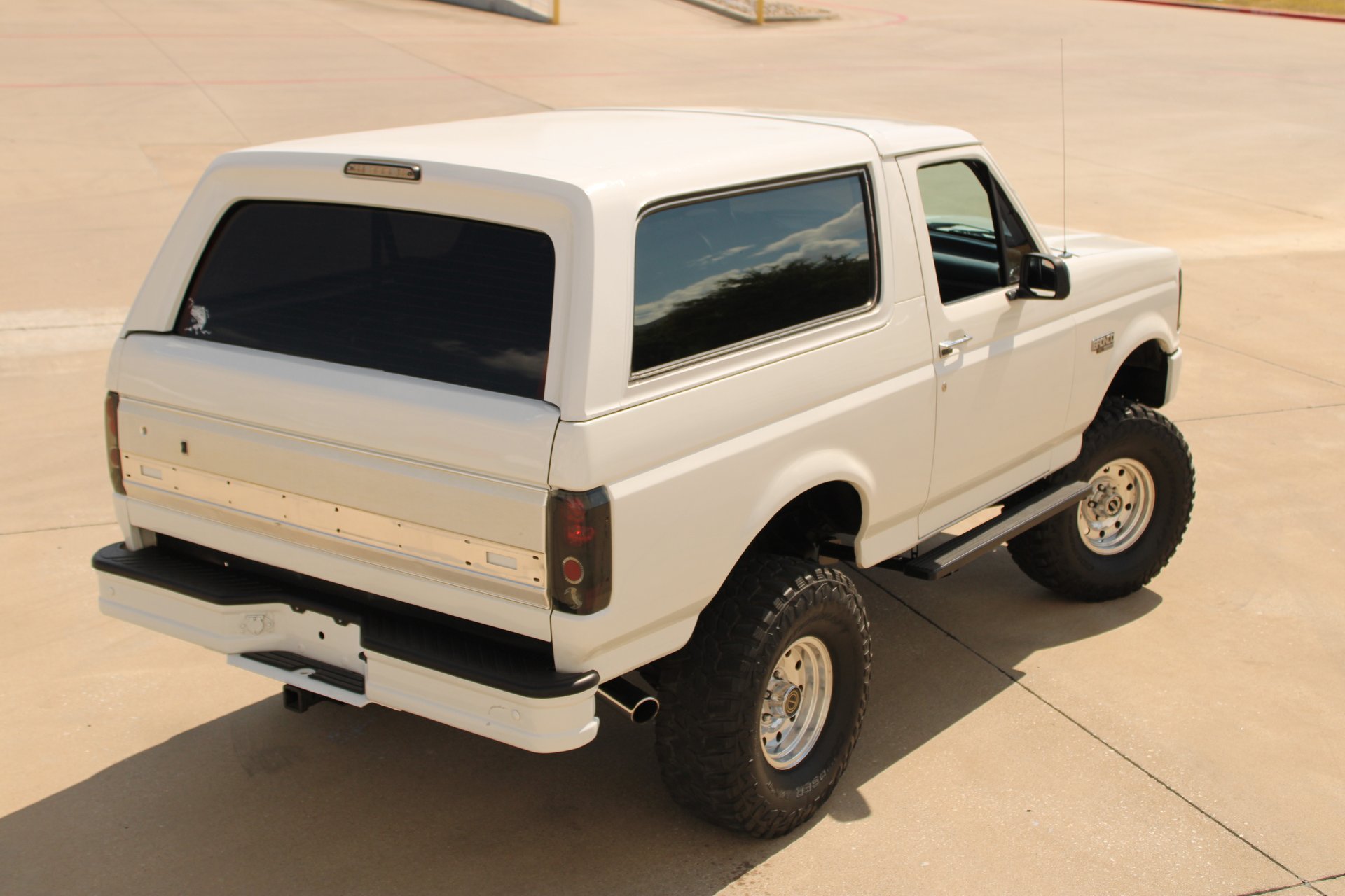 Used 1993 Ford Bronco XLT AWD/4WD image 14