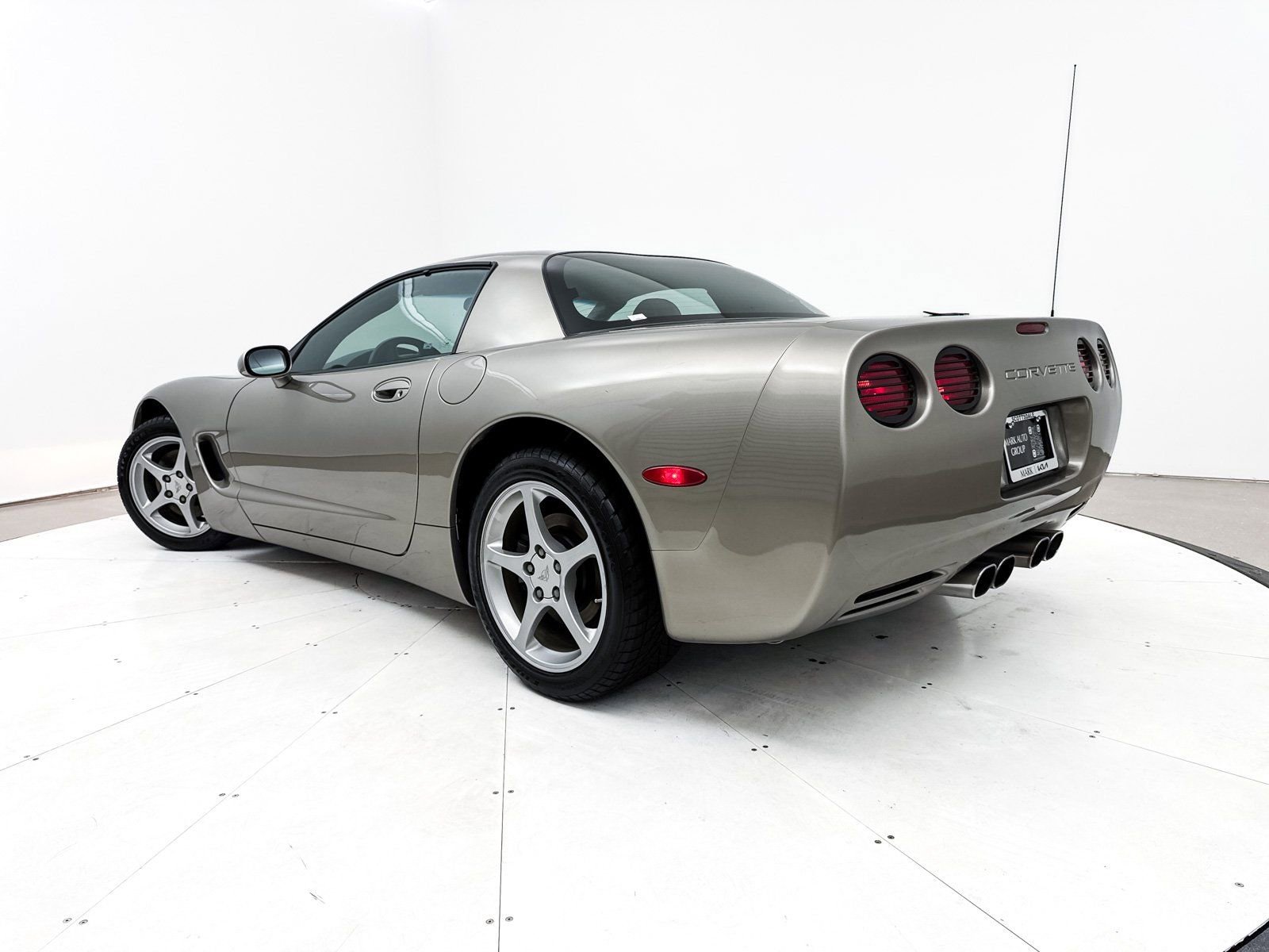 Used 2000 Chevrolet Corvette Coupe w/ Lighting Pkg image 2