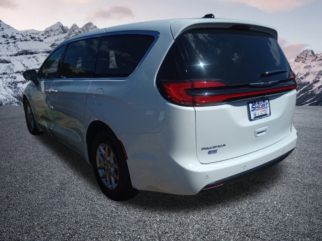 New 2026 Chrysler Pacifica Select image 4
