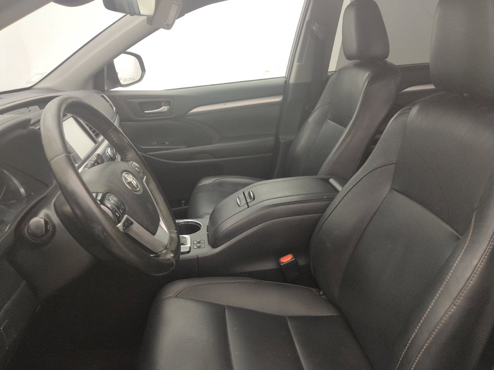 Used 2019 Toyota Highlander XLE AWD/4WD image 17