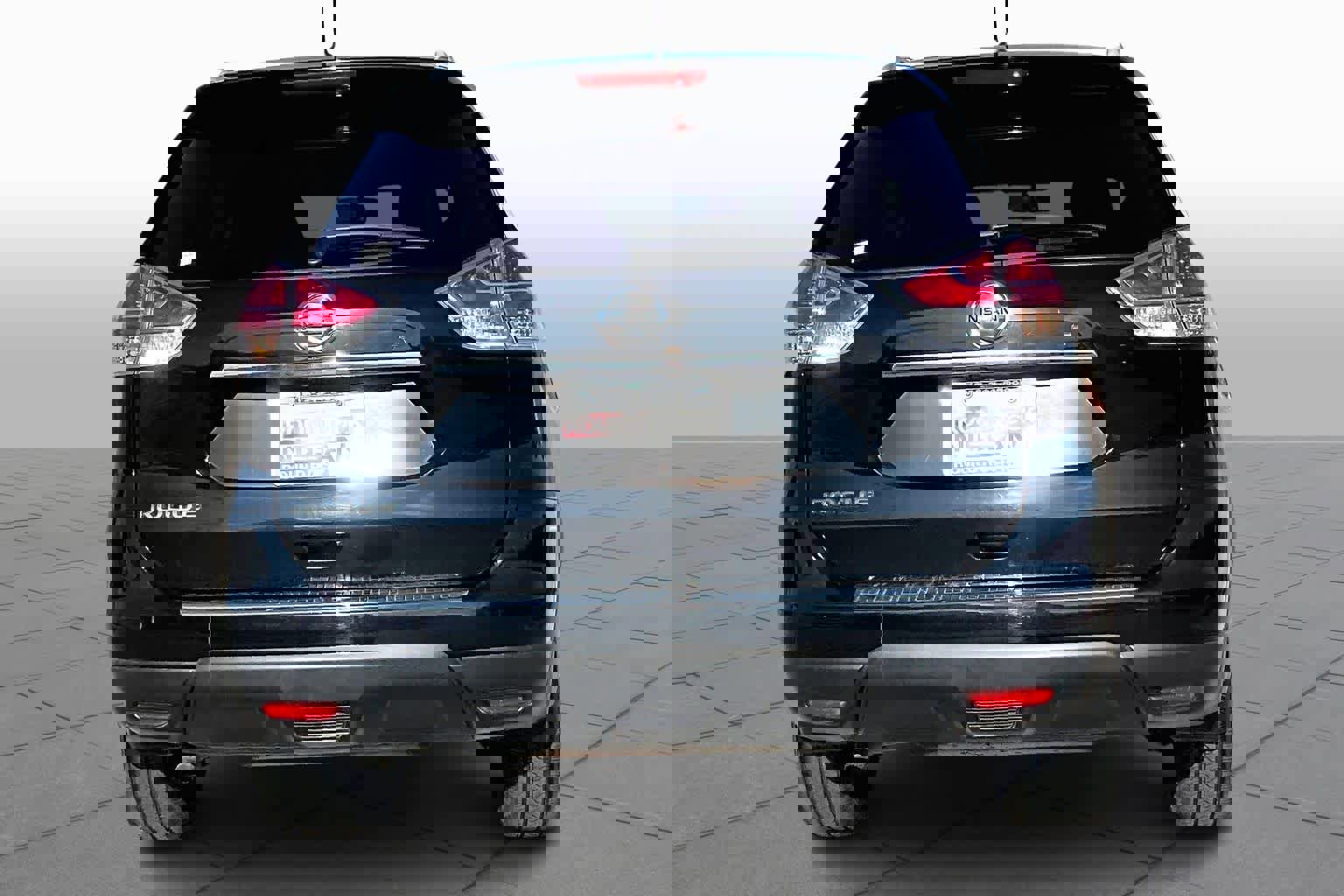 Used 2016 Nissan Rogue S w/ Appearance Package image 4