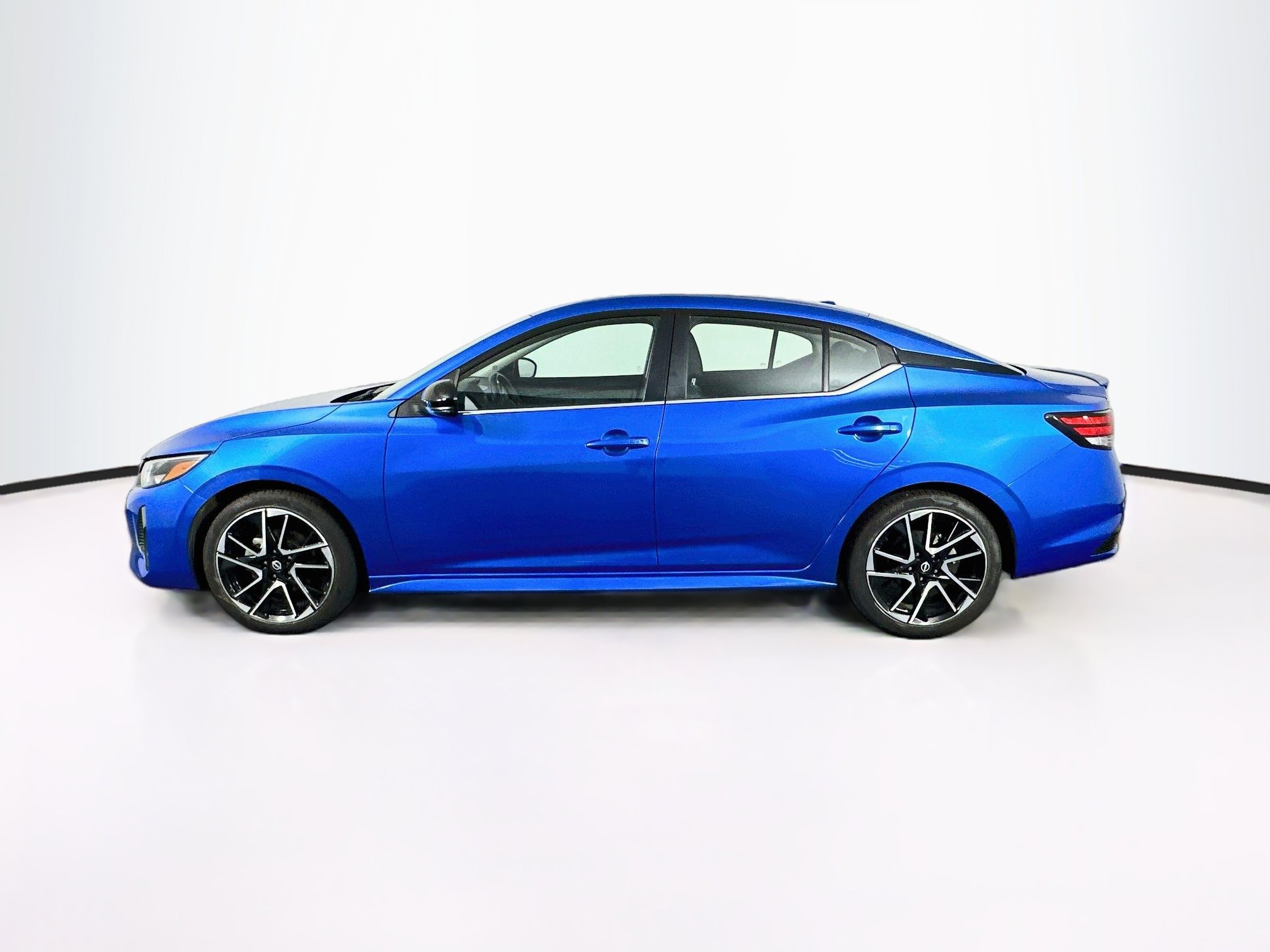 Used 2025 Nissan Sentra SR FWD image 4