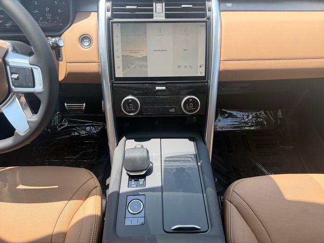 New 2026 Land Rover Discovery Limited Edition AWD/4WD image 15