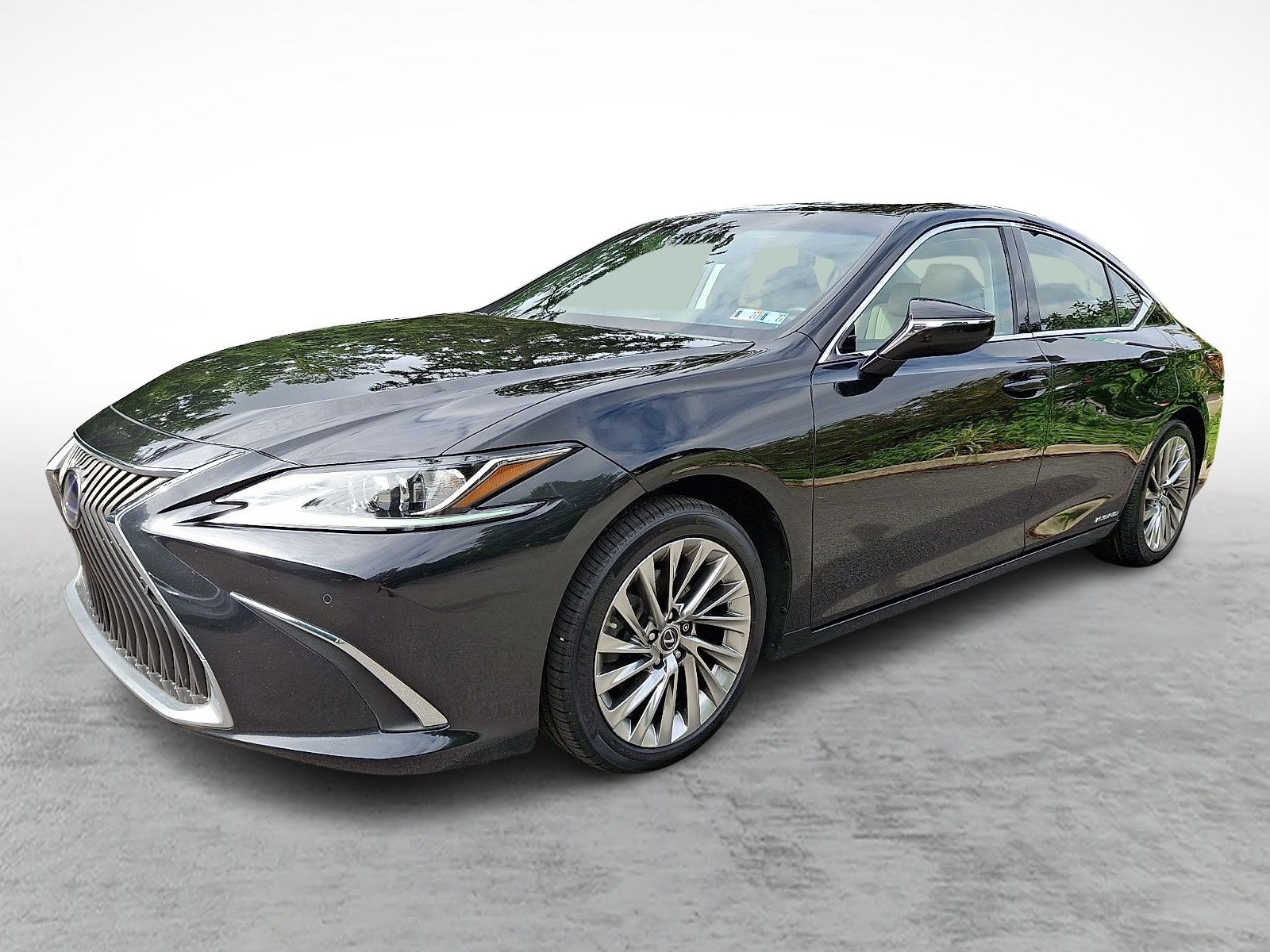 Certified 2021 Lexus ES 300h w/ Accessory Package FWD image 3